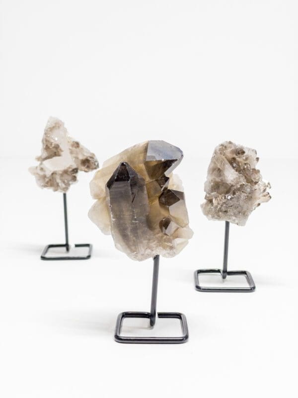 espécime de aglomerado de quartzo fumê